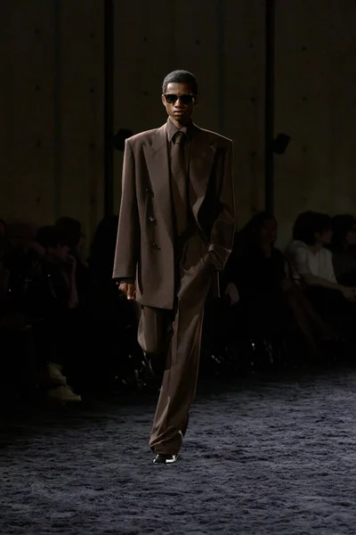 Look 19
